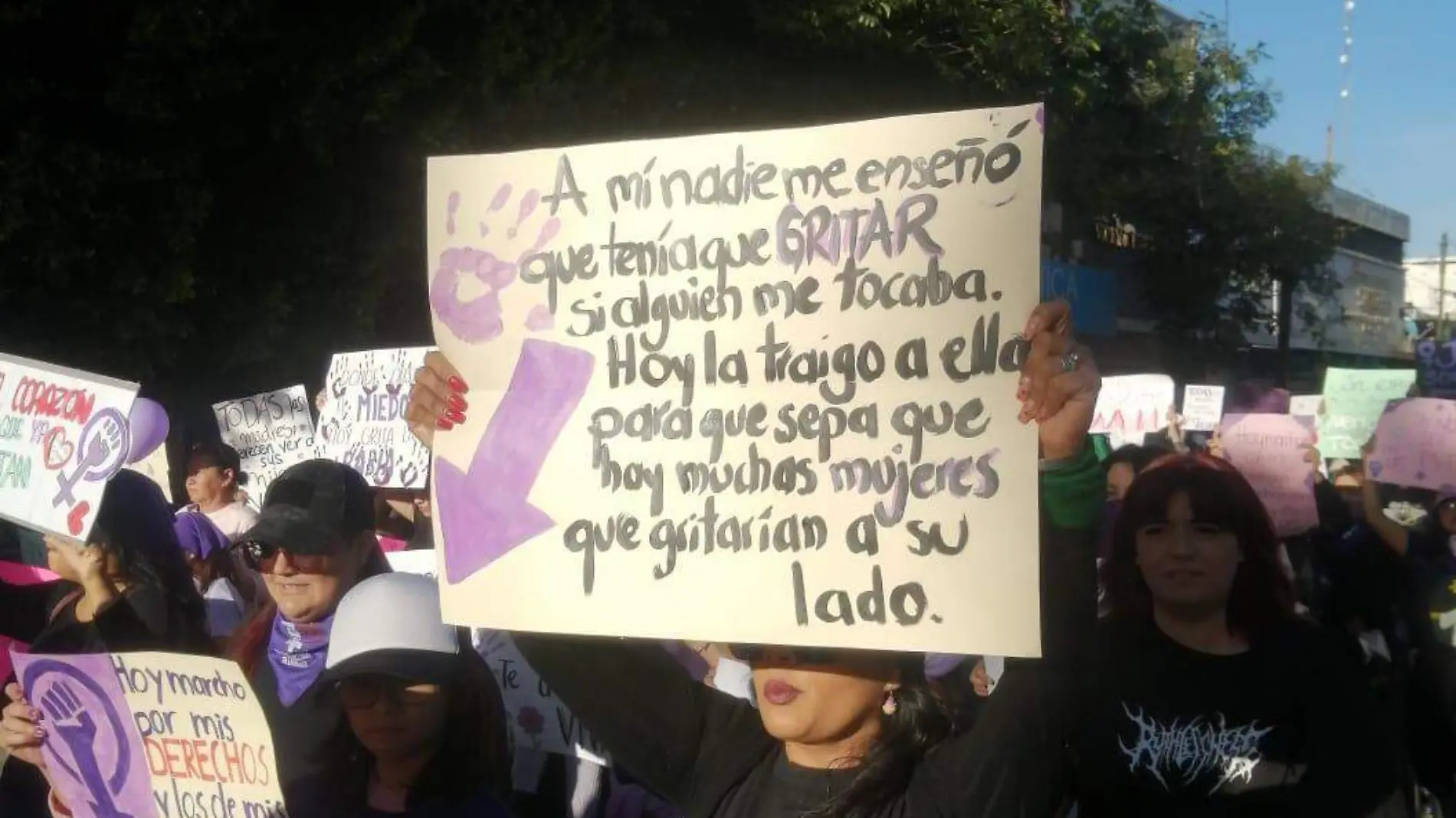 IMM brinda acompañamiento psicológico a mujeres durante la marcha del 8M